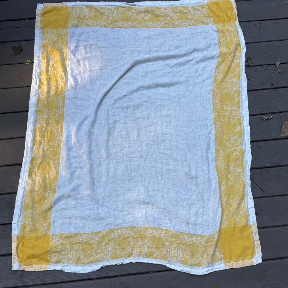 9.a.37 Vintage Yellow White Damask Tablecloth 49x62 Floral Jacquard Hemstitched
